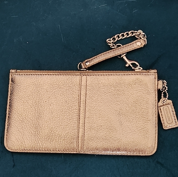 LADIES COACH GOLD LEATHER WRISTLET WITH TOP ZIPPER CLOSURE - Picture 2 of 5